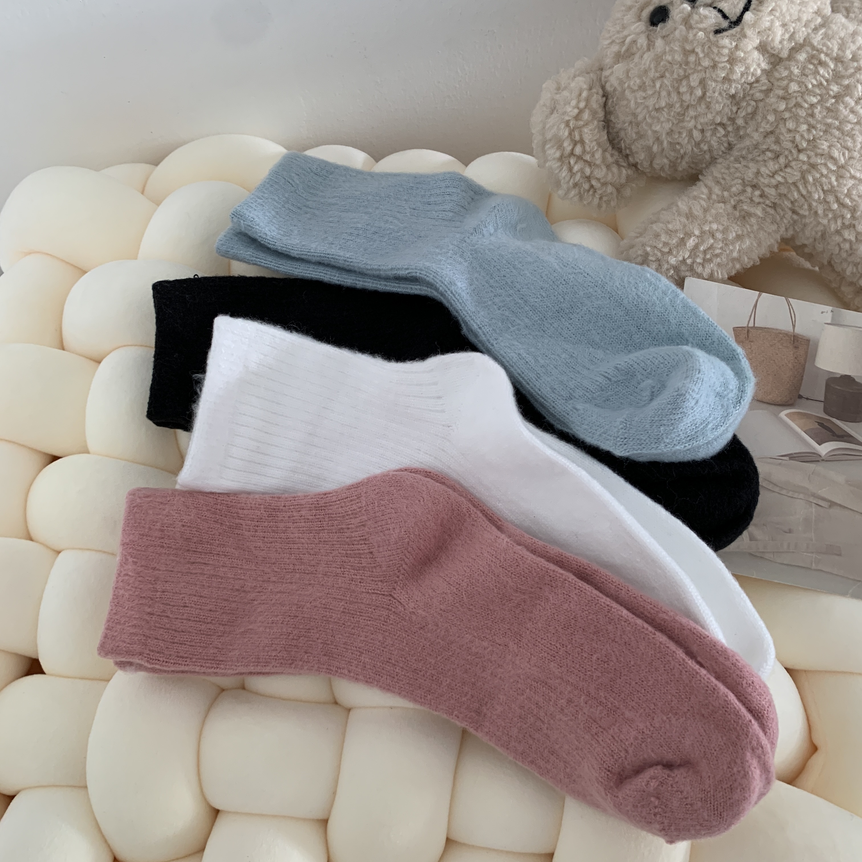Real shot of autumn and winter plush, soft and waxy solid color warm mid-calf socks for women, Japanese style thickened pile socks, 4 pairs