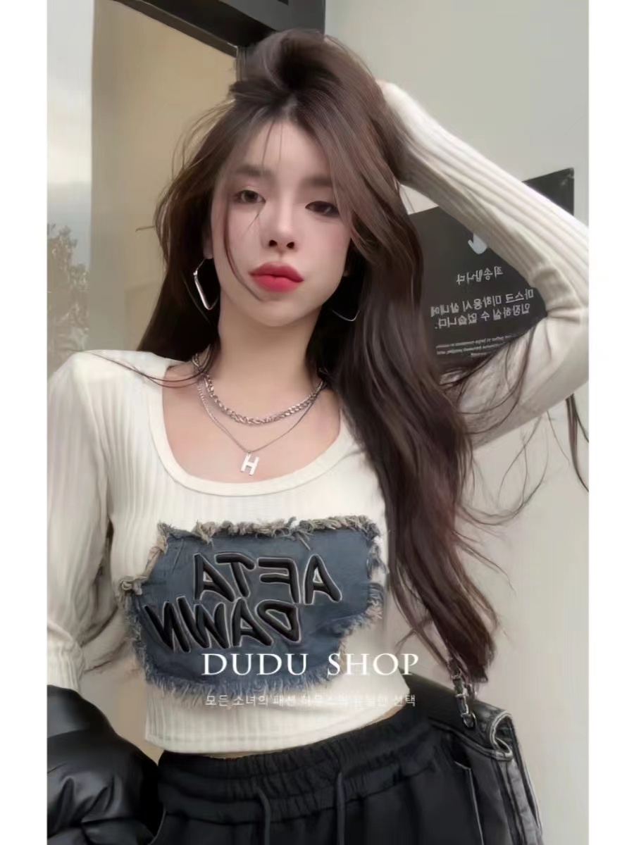 White square neck long-sleeved knitted inner layering shirt 2023 new women's autumn and winter chic sweet and spicy waist top short style
