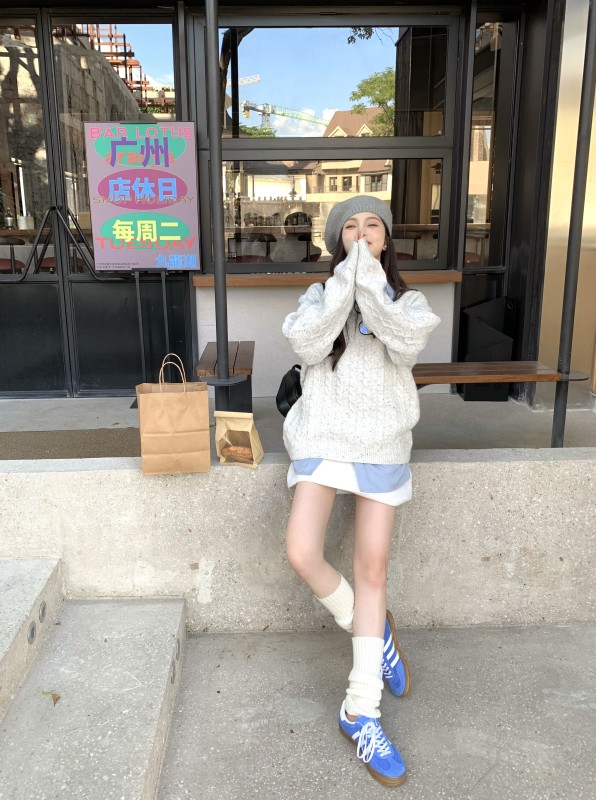 實拍 韓系軟糯厚實雜色套頭毛衣白色霧藍色襯衫套裝