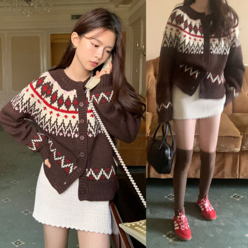 Real shot of retro American girl's contrasting color pop jacquard single-breasted knitted cardigan thick warm sweater