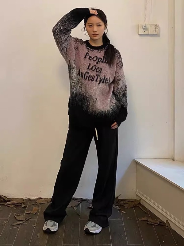 美式復古漸變色軟糯毛衣秋冬2023新款潮流圓領寬鬆字母針織衫上衣