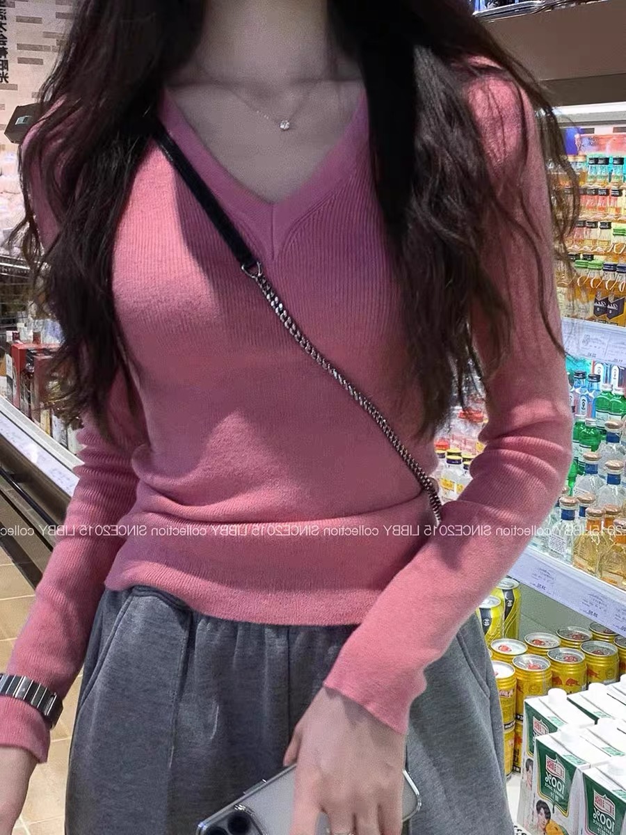 秋冬法式粉色v領針織衫女設計感修身內搭打底衫洋氣毛衣氣質上衣