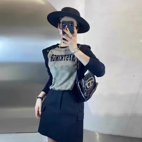 新款時尚袖拼色字母上衣女休閒墊肩長袖T恤女