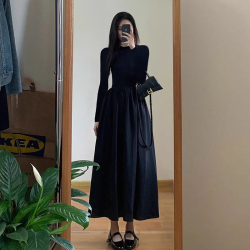 French black knitted dress for women, autumn and winter  new style, high-end, western style, age-reducing inner wear, long skirt