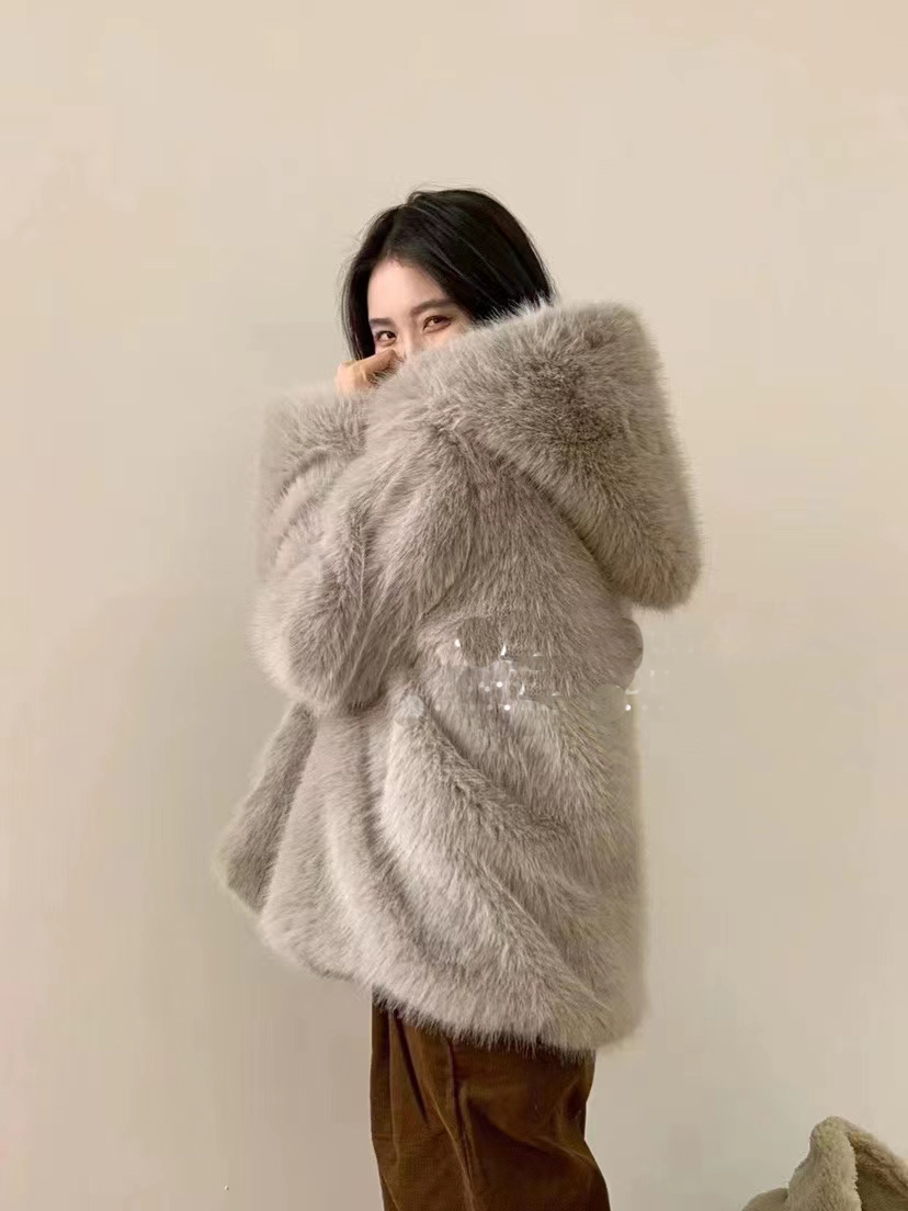 Fur coat women's hooded loose fur coat young style