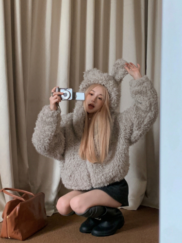 Real shot of cute bunny ears imitation fur short hooded plush coat for women in winter, loose and thickened, lazy style