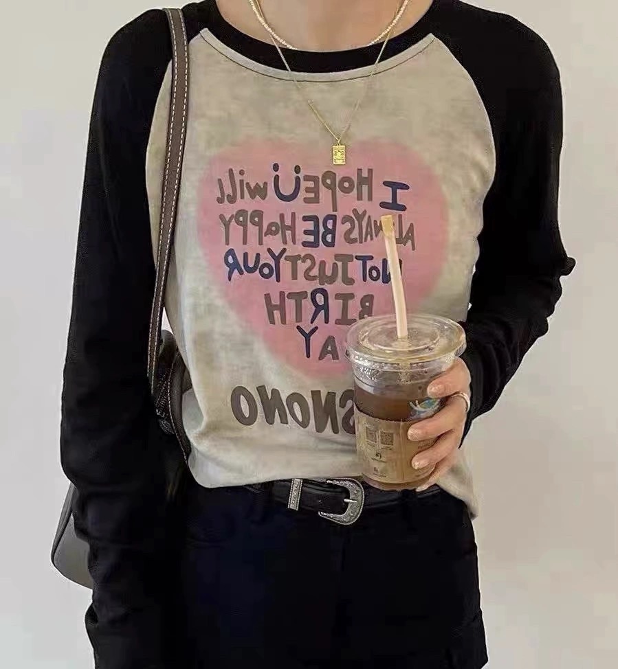 加絨面料柔軟質感好！撞色愛心圖案字母長袖T恤女圓領顯瘦打底衫