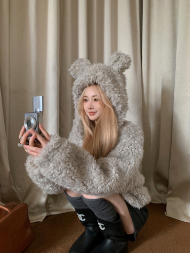 Real shot of cute bunny ears imitation fur short hooded plush coat for women in winter, loose and thickened, lazy style