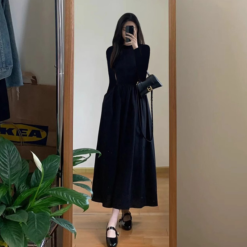 French black knitted dress for women, autumn and winter 2023 new style, high-end, western style, age-reducing inner wear, long skirt