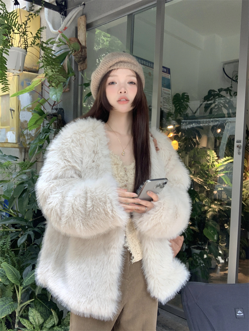 Real shot of high-end imitation fur mid-length cardigan