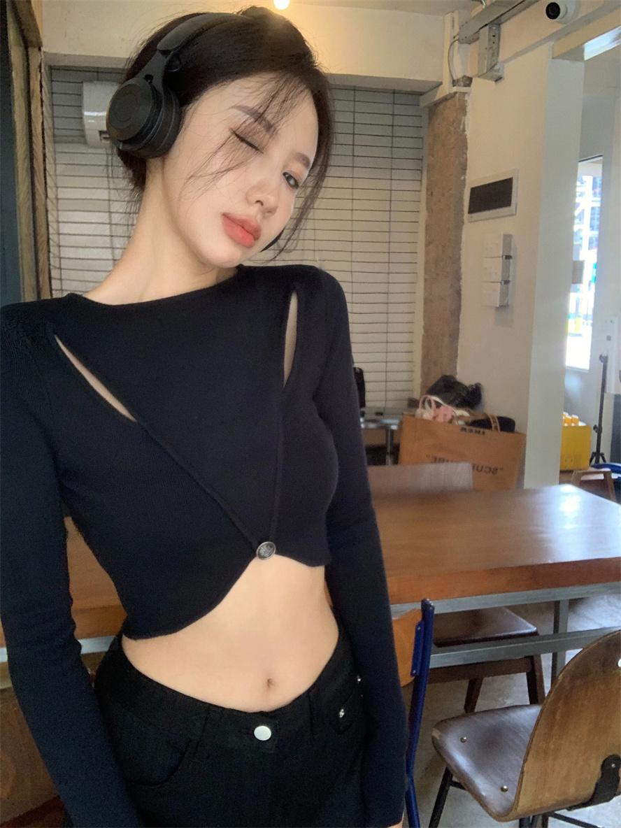 Black hollow long-sleeved sweater for women in autumn hot girl high-waist navel-baring sweater short bottoming top