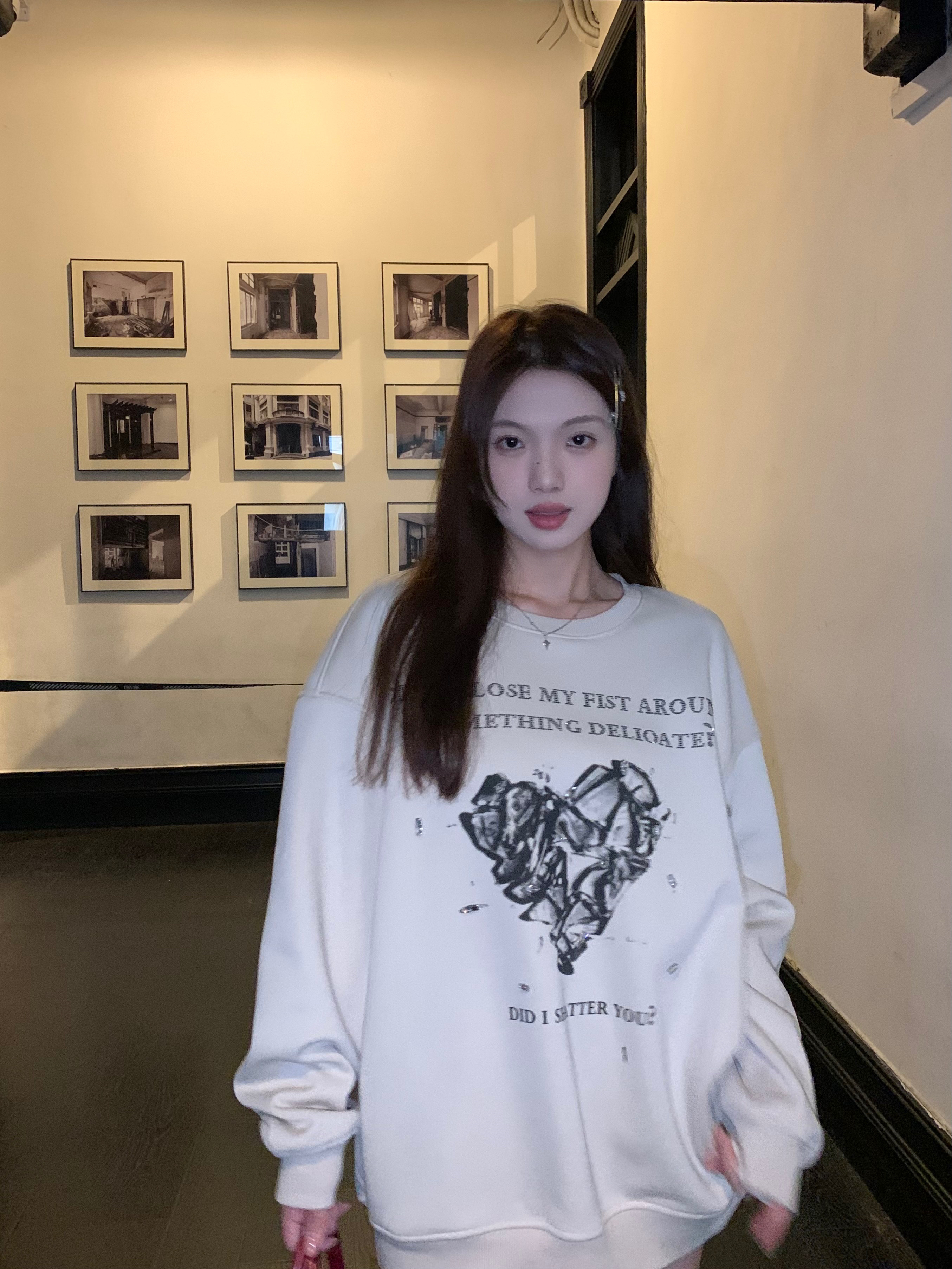 實拍  秋冬高級感圓領慵懶愛心印花訂鑽衛衣女