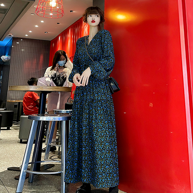 港風連衣裙波西米亞V領少婦復古暗黑秋冬收腰長袖碎花休閒早秋