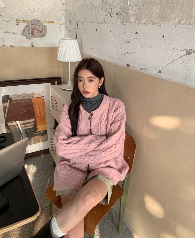 Real shot Korean original order ~ thick twist horn button sweater jacket