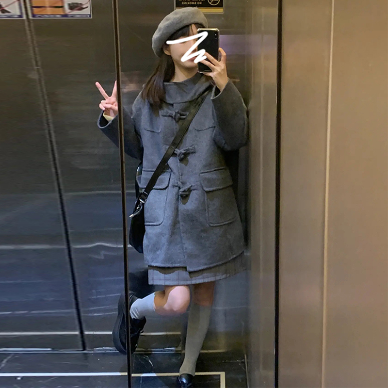 灰色赫本風牛角扣毛呢子大衣女秋冬季2023新小個子外套中長款
