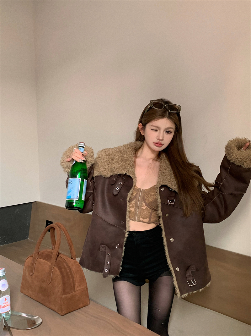 Actual shot of design niche Maillard reversible lapel fur all-in-one jacket for women, short jacket