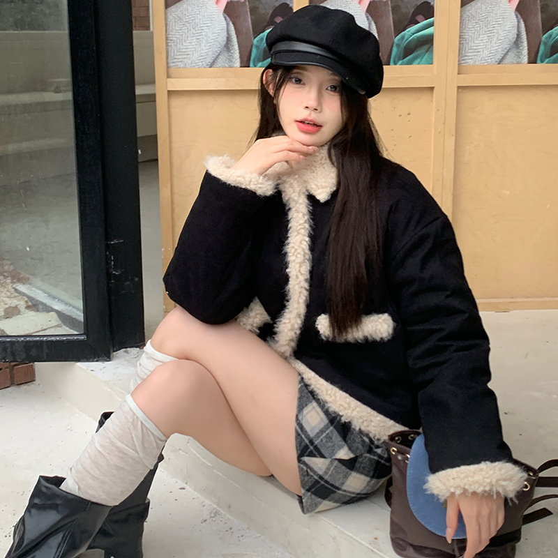 Real shot!  Black coat autumn and winter thickened small high-end short top plaid skirt