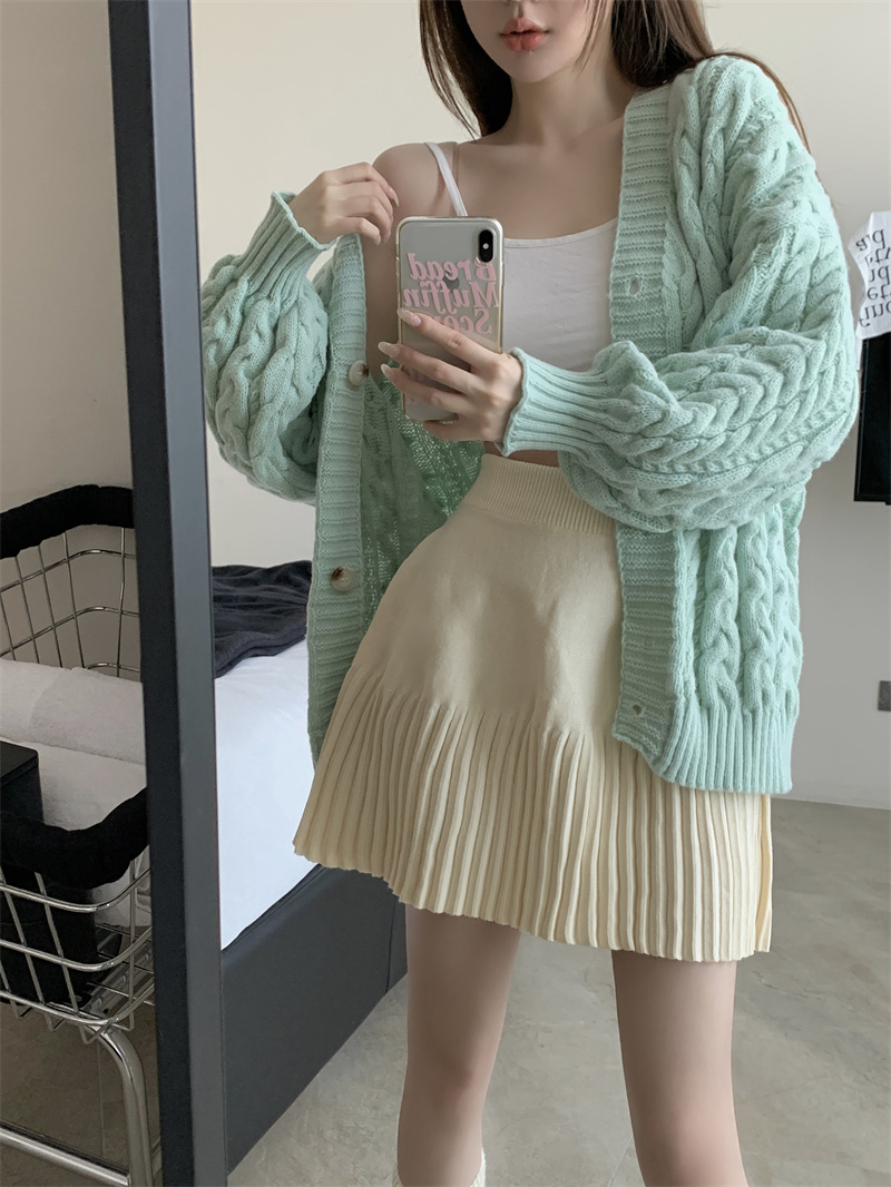 Actual shot of pleated knitted skirt, super authentic autumn and winter style, thickened, soft and waxy high-waisted skirt, versatile A-line skirt