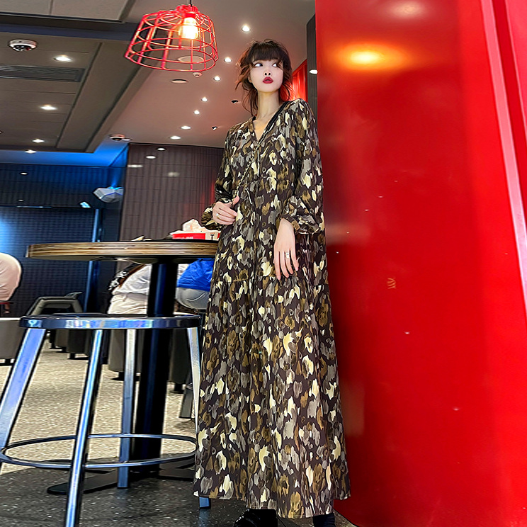 V領秋冬波西米亞港風長袖復古收腰早秋休閒少婦連衣裙暗黑碎花