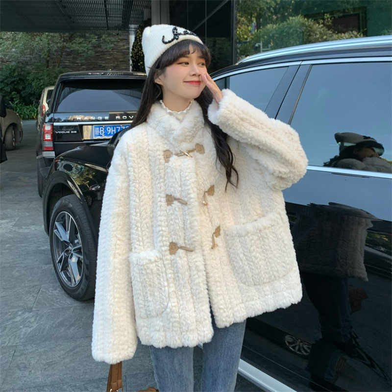 羊羔毛外套女冬短款皮毛一體寬鬆毛毛絨牛角扣圓領羊毛羔百搭學生