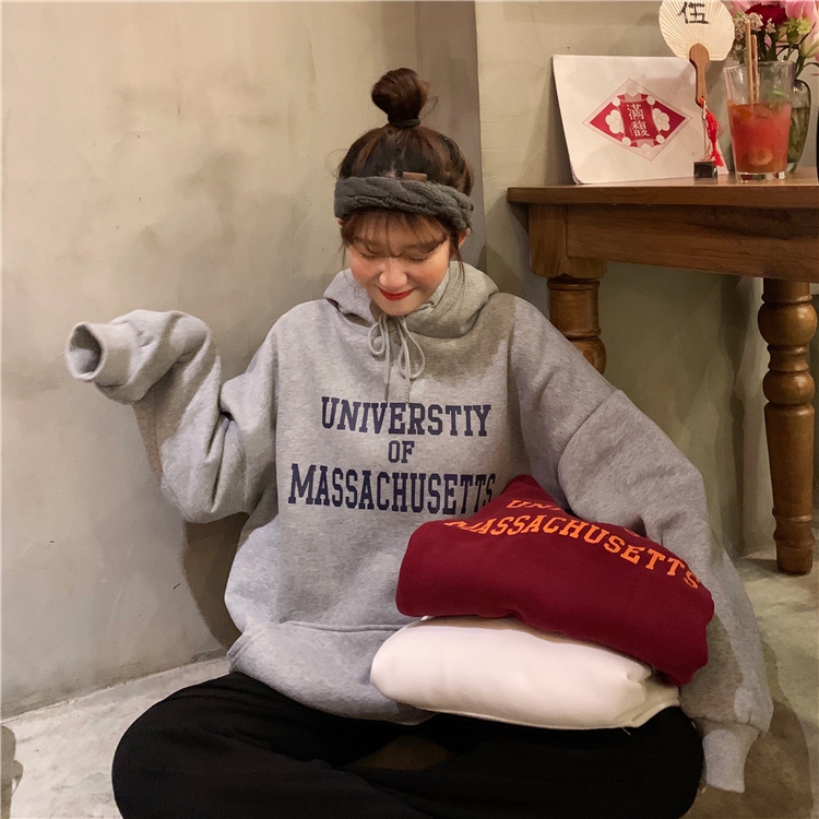 Autumn and winter Korean version 2023 new loose mid-length plus velvet thickened age-reducing letter print hooded long-sleeved sweatshirt for women