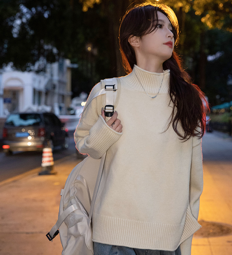 楊泡泡 杏色卷邊高領純色毛衣女2023冬季新款寬鬆韓版慵懶風針織