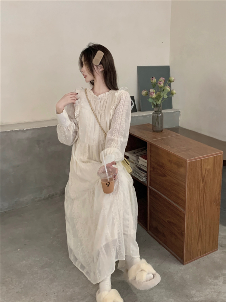 Real shot!  Autumn and winter Korean style gentle style apricot lace dress with thin velvet temperament and long bottoming skirt