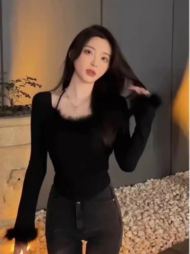 Plush edge long-sleeved T-shirt for women winter new style revealing clavicle slimming bottoming top