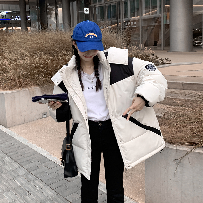 Real shot of short down jacket for women 2023 new couple bread coat black and white workwear winter thickened cotton coat