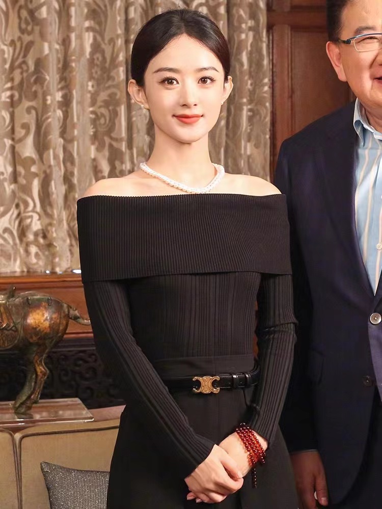 趙麗穎明星同款上衣女2023秋孔雪兒毛衣明星一字肩露肩黑色針織衫