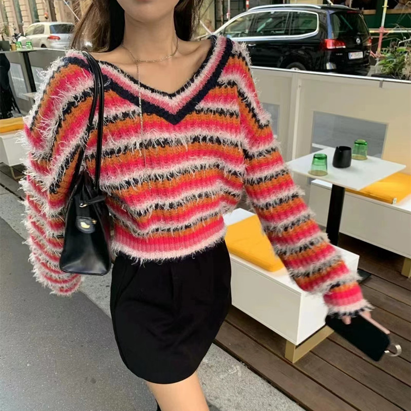 South Korea's Dongdaemun 2023 winter women's new contrast striped V-neck pullover loose long-sleeved sweater sweater