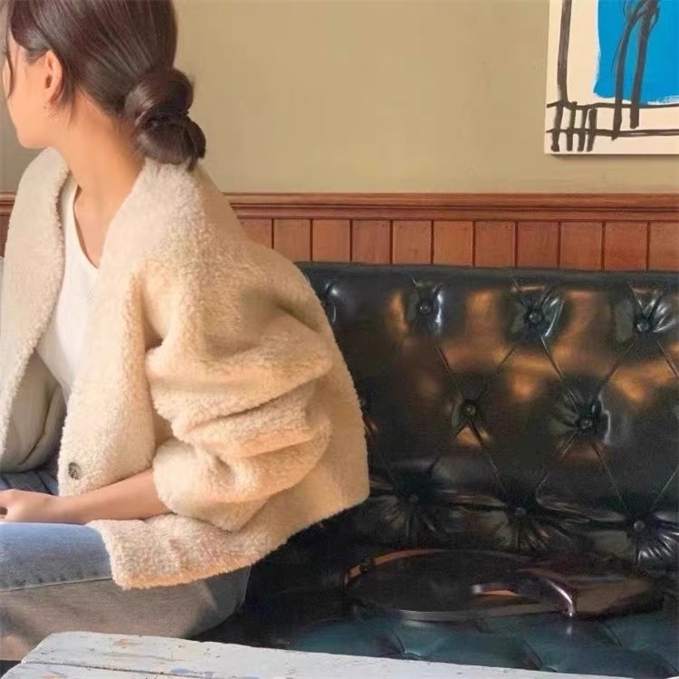 Sheep wool short coat for women 2023 new winter Korean style loose collarless long-sleeved top for small people to look slim