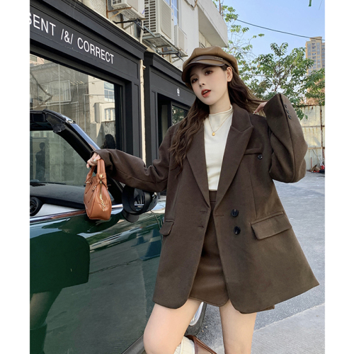 Real shot of high-end mid-length suit jacket for women, retro suit top