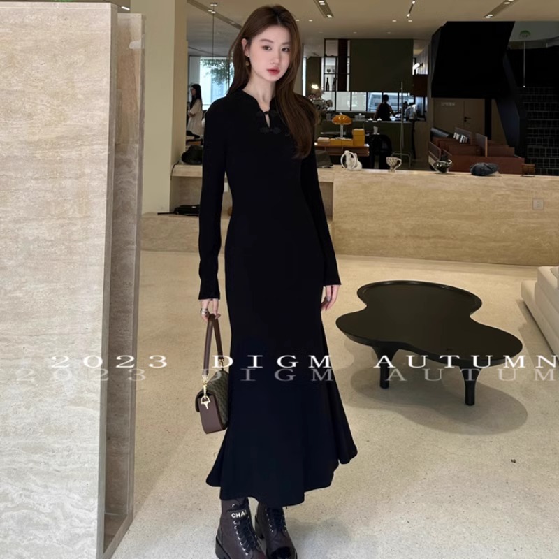 2023秋季新款國風新中式針織連衣裙女秋冬盤扣收腰顯瘦魚尾包臀裙