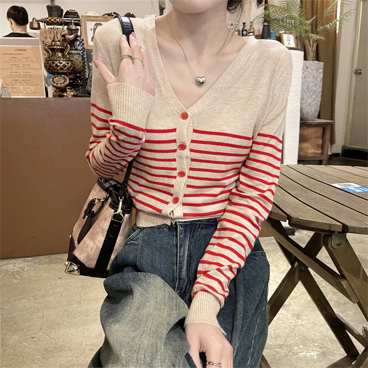 Real shot of contrasting color striped cardigan for women autumn thin Korean style V-neck jacket for small people