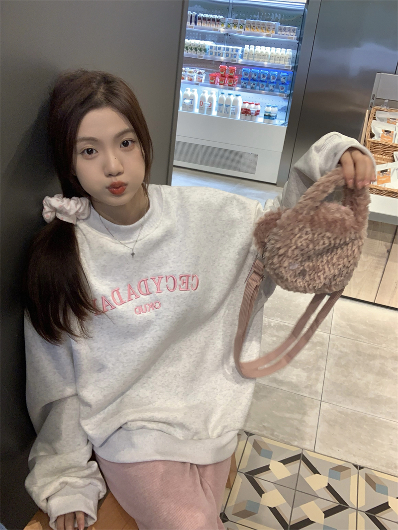 實拍~原創  鬼馬少女可愛字母刺繡寬鬆加絨圓領衛衣