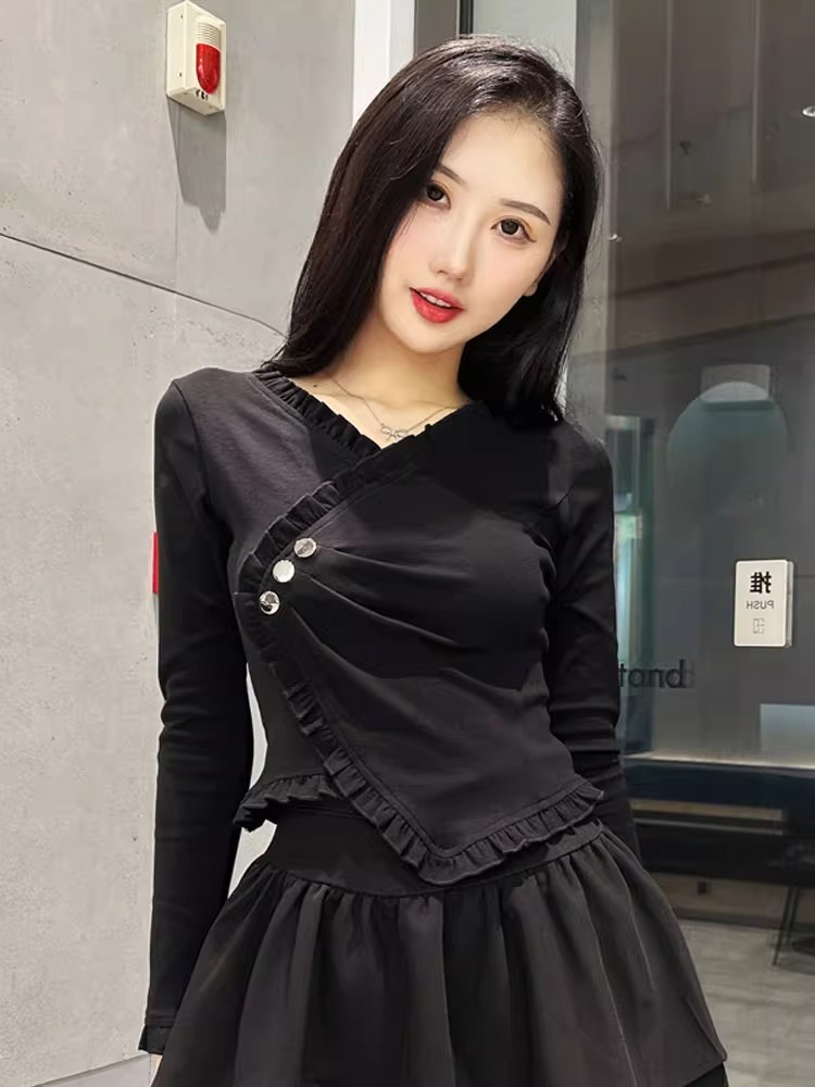官圖 三顆扣荷葉邊修身長袖T恤秋冬V領短款上衣女設計感打底衫