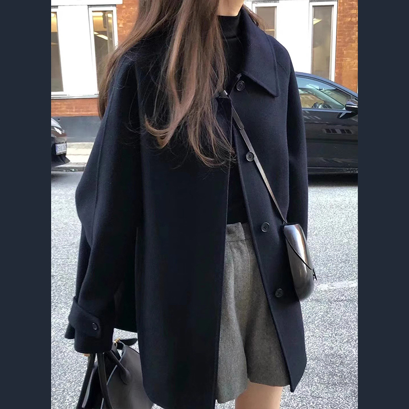 Hepburn style small black coat for women autumn and winter high-end short woolen coat 2023 new Korean style