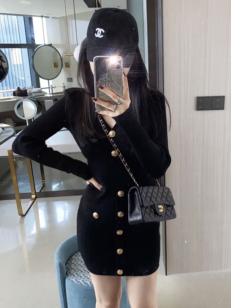 Xiaoxiangfeng knitted dress women's 2023 autumn new V-neck waist slimming long-sleeved little black skirt
