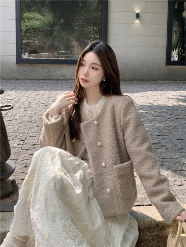 Real shot!  Autumn and winter Korean style gentle style apricot lace dress with thin velvet temperament and long bottoming skirt