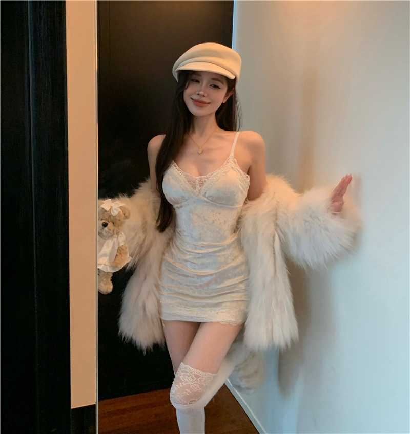 實拍 純欲性感蕾絲帶胸墊吊帶內搭連衣裙女收腰絲絨包臀短裙