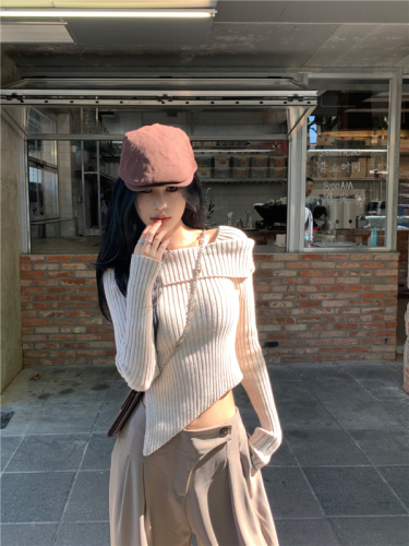 Real shot of pitted sweater for women in autumn and winter with irregular hem, long-sleeved sweater and inner top