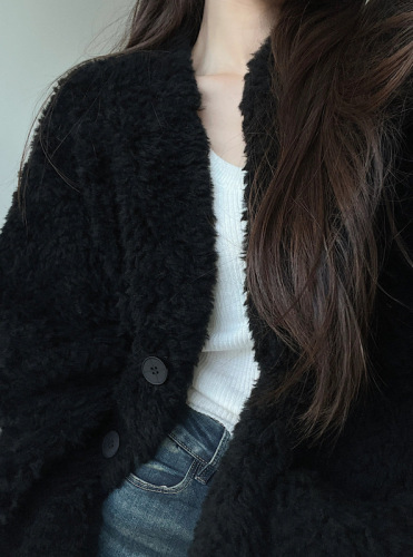 Actual shot of lamb wool coat, autumn and winter black loose plush coat