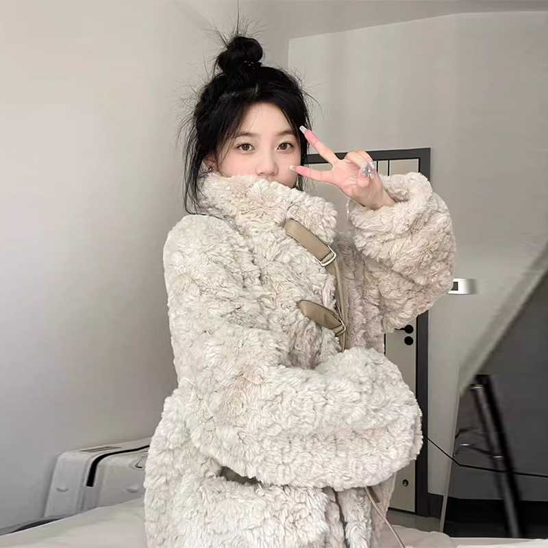 Lamb wool coat for women in autumn and winter 2023 new thickened small fragrance Korean style cotton clothing for small people niche design