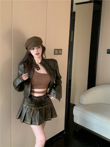 Real shot!  American retro hottie short leather jacket for women, high-end pleated skirt for women