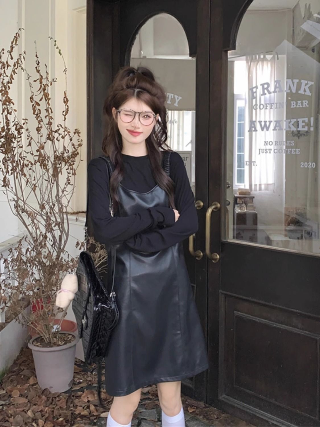 pu皮吊帶連衣裙女秋季韓版2023新款高級感小個子黑色顯瘦A字裙子