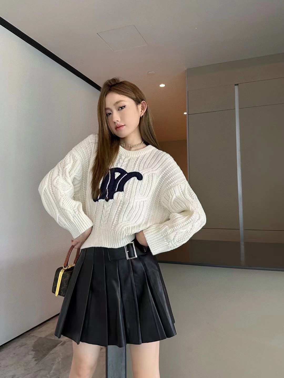 凱旋門復古撞色刺繡logo毛衣女23秋冬新款紐繩麻花短款針織衫