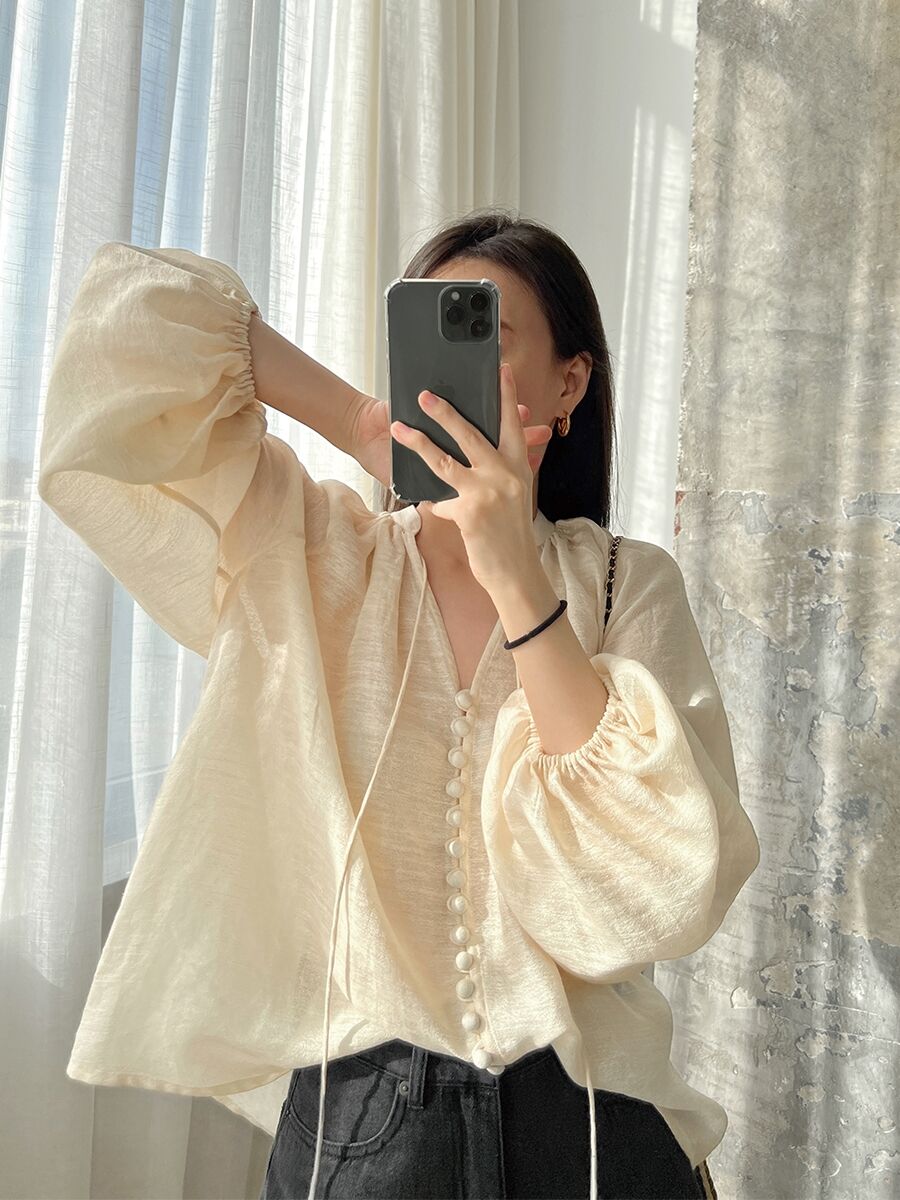 Amyy Studios 仙氣微透亞麻V領飄帶包扣裝飾花苞袖襯衫