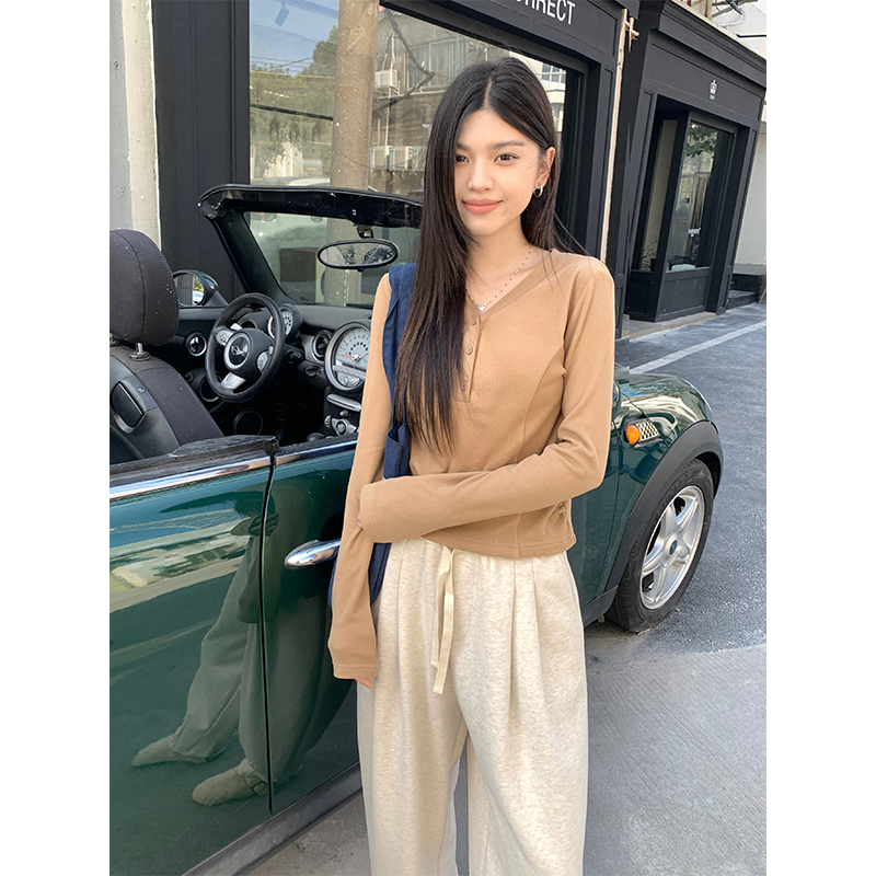 Real shot of thermal and warm thickened German velvet slim fit top 2023 new autumn and winter inner v-neck short long-sleeved T-shirt