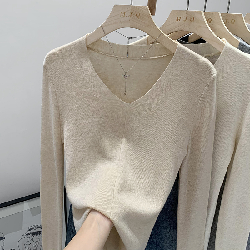 Actual picture of V-neck wool inner sweater for women, slim-fitting fine-needle temperament, soft and waxy bottoming shirt, thin long-sleeved sweater